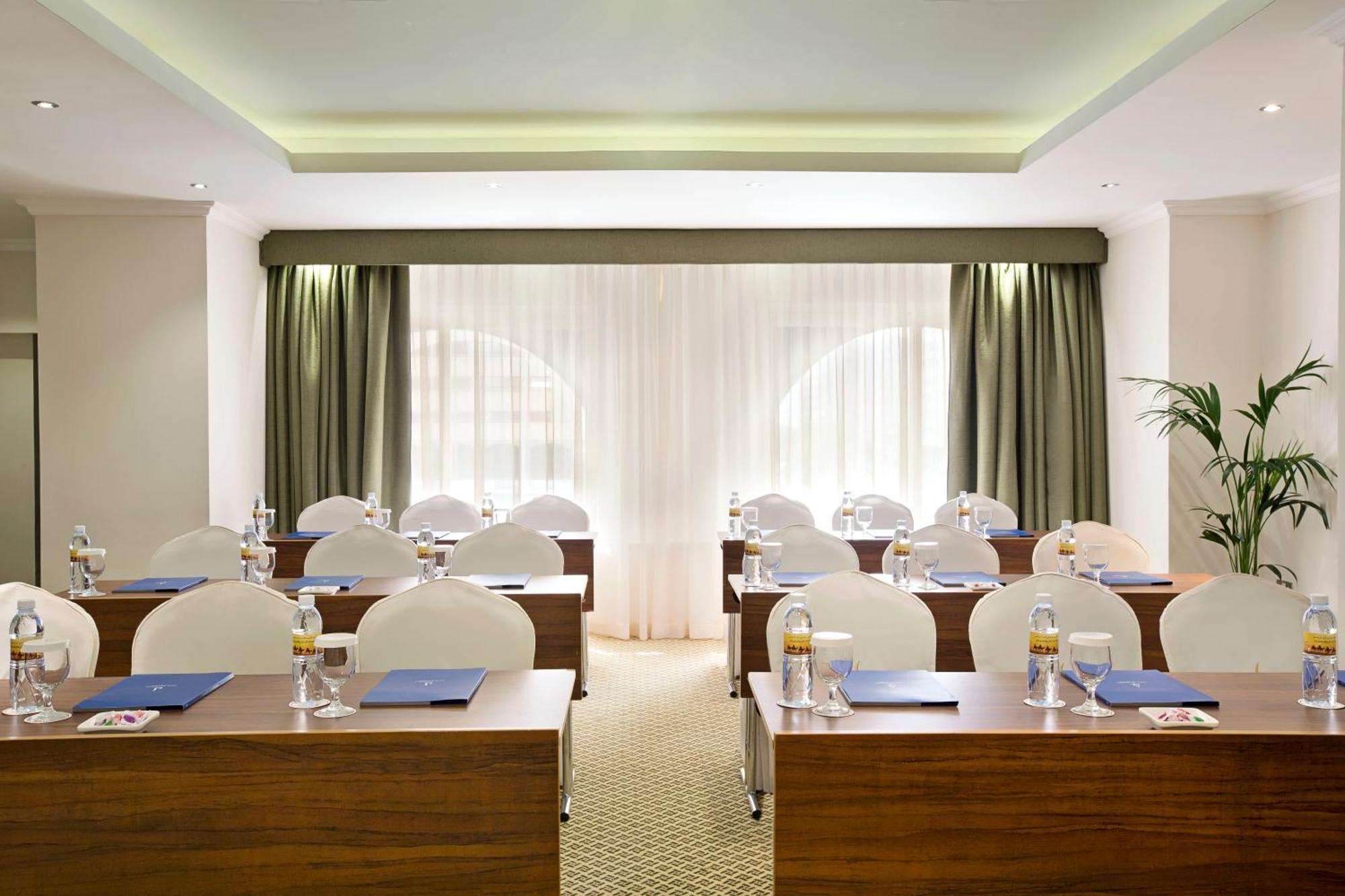 Seasons Al Hamra Hotel