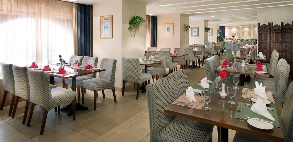 Seasons Al Hamra