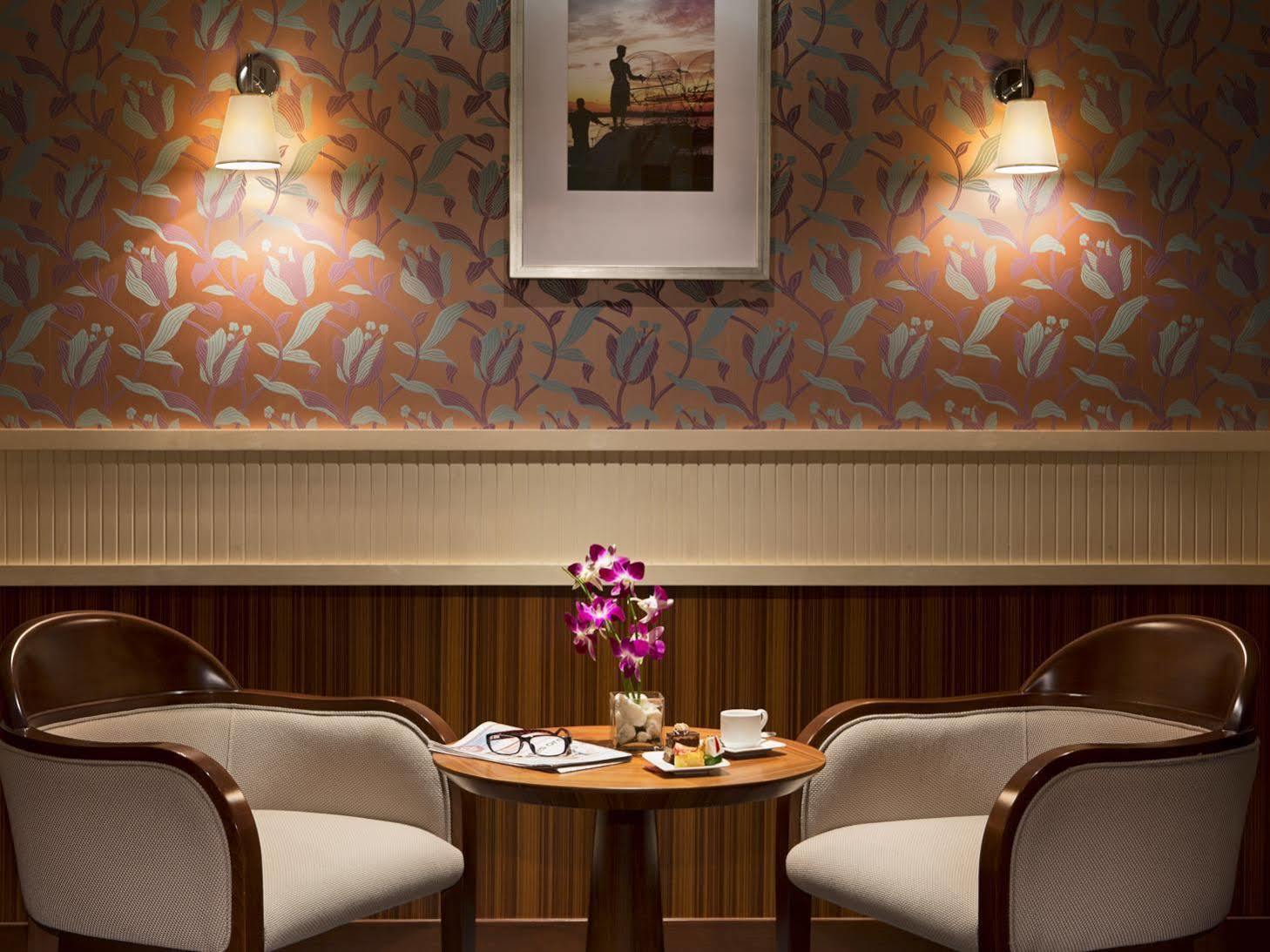 Seasons Al Hamra Hotel