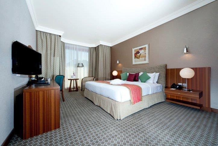 Seasons Al Hamra Hotel 4*